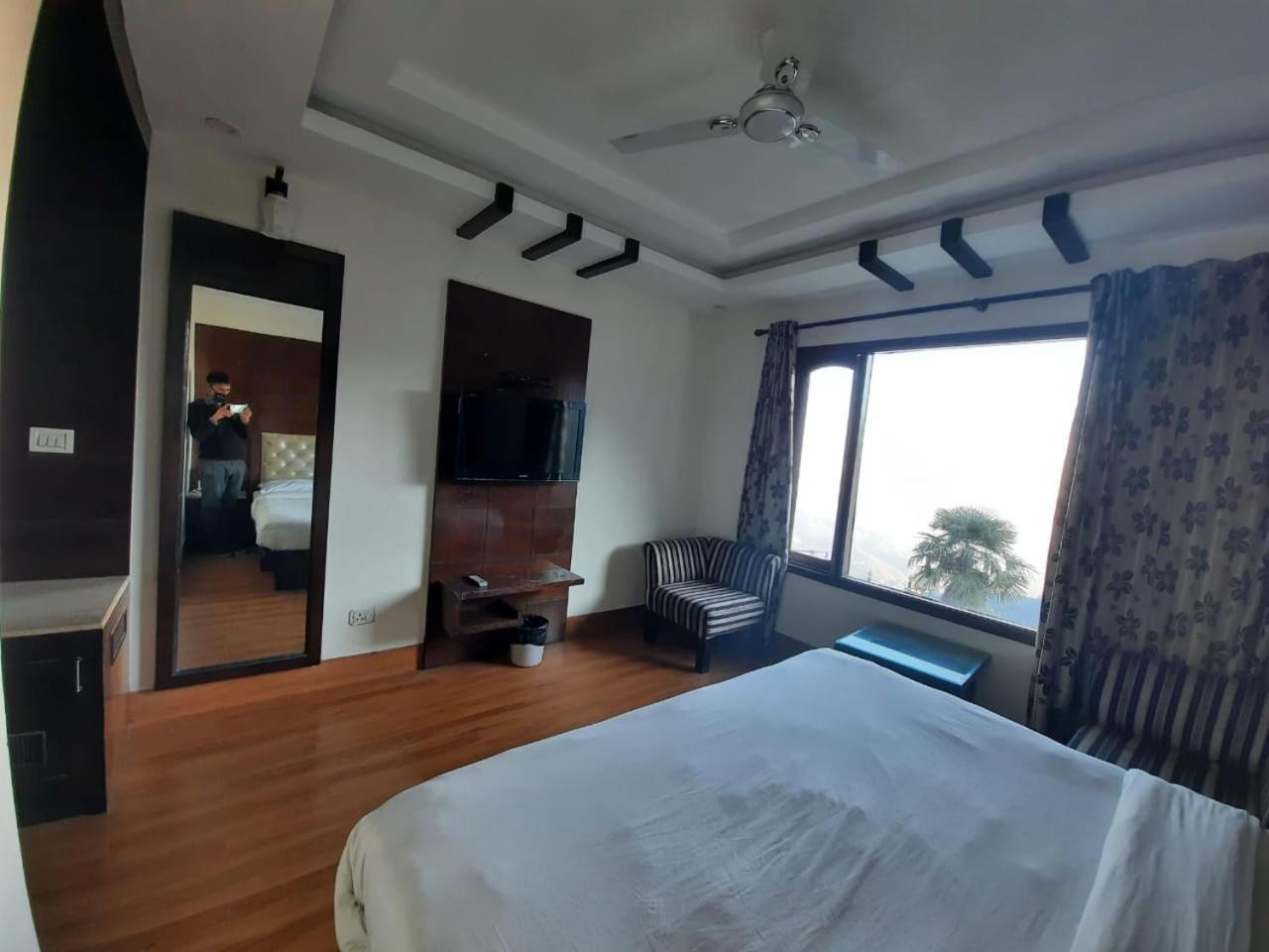 Basera Hotel Mussoorie Esterno foto