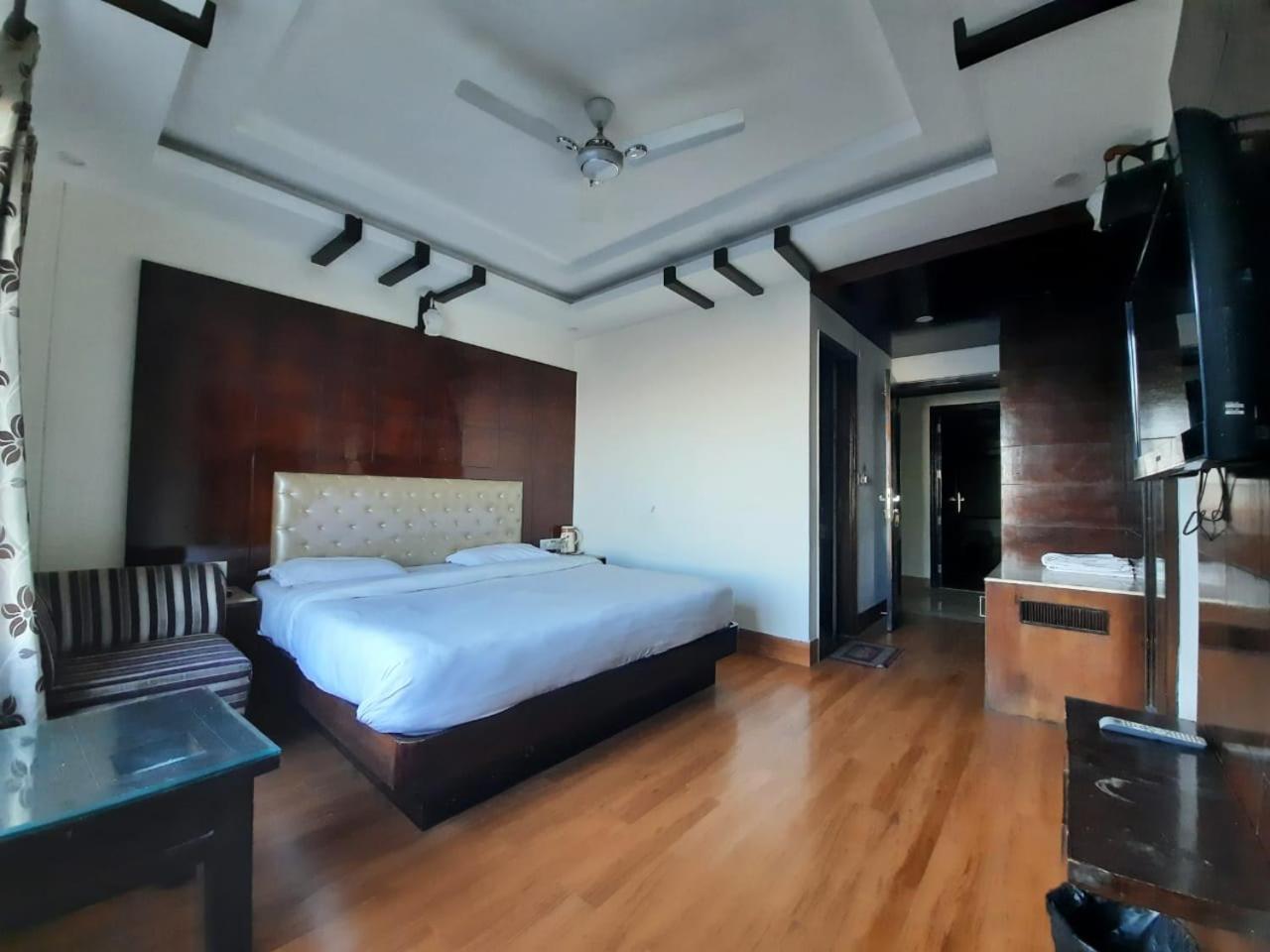 Basera Hotel Mussoorie Esterno foto
